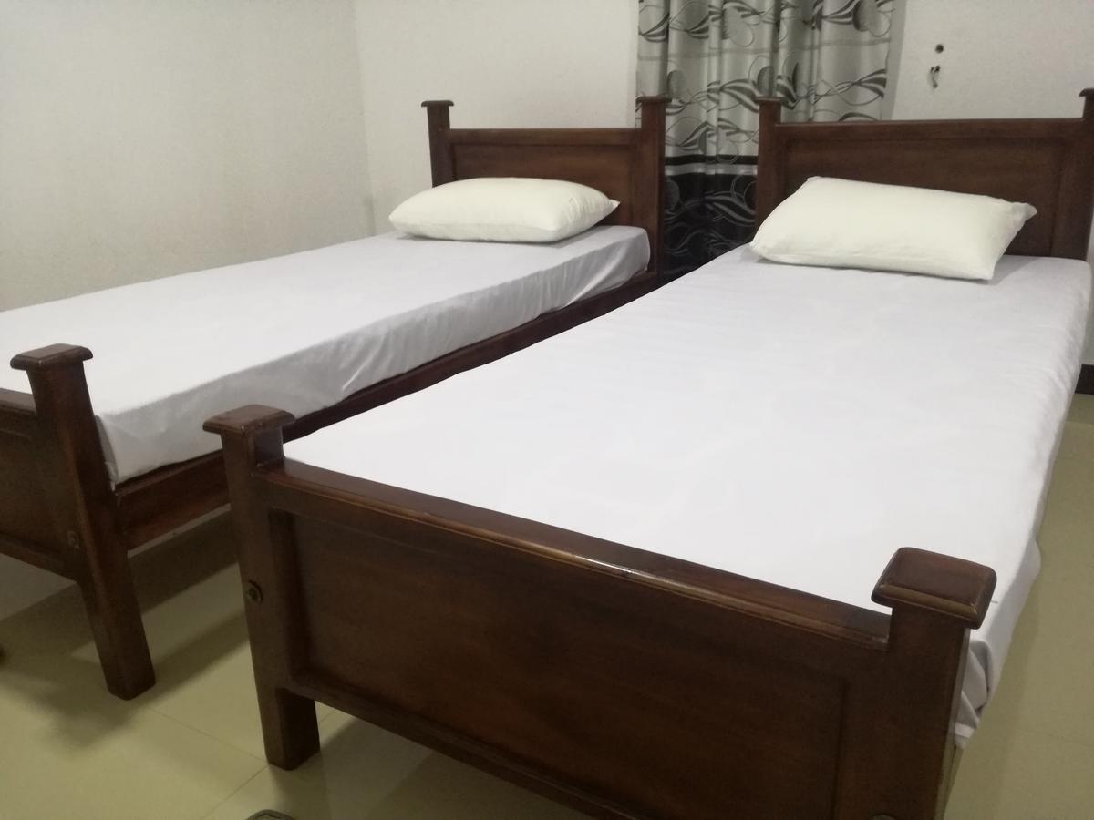 Deshani Holiday Inn Дамбулла Экстерьер фото