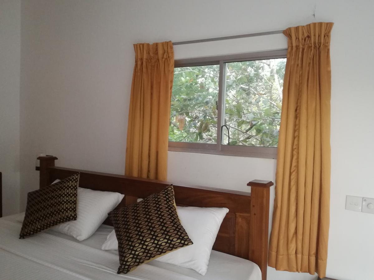 Deshani Holiday Inn Дамбулла Экстерьер фото