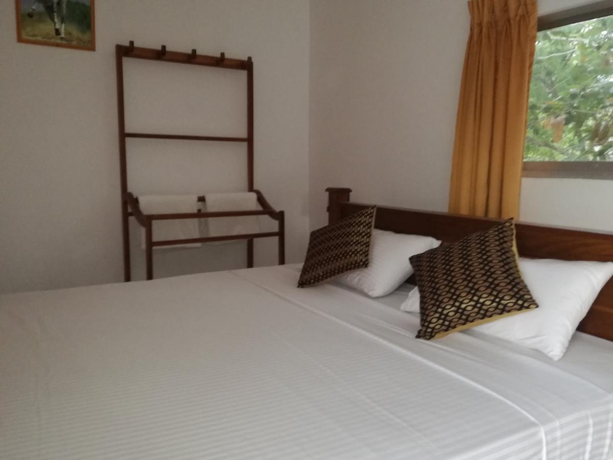 Deshani Holiday Inn Дамбулла Экстерьер фото