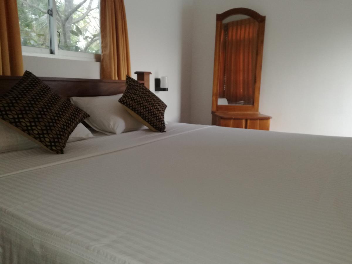 Deshani Holiday Inn Дамбулла Экстерьер фото