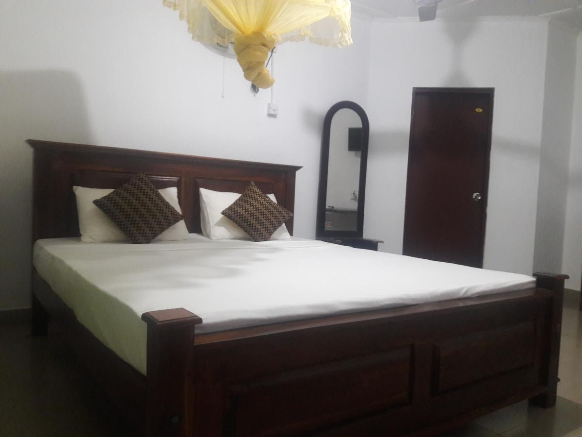 Deshani Holiday Inn Дамбулла Экстерьер фото