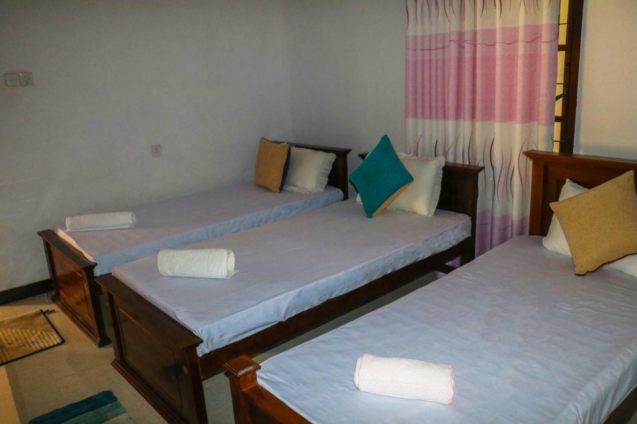 Deshani Holiday Inn Дамбулла Экстерьер фото