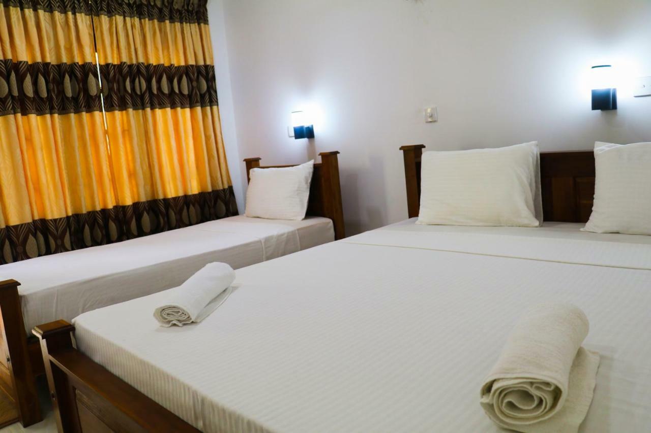 Deshani Holiday Inn Дамбулла Экстерьер фото