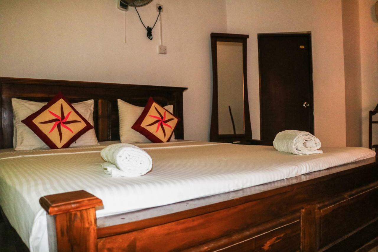 Deshani Holiday Inn Дамбулла Экстерьер фото
