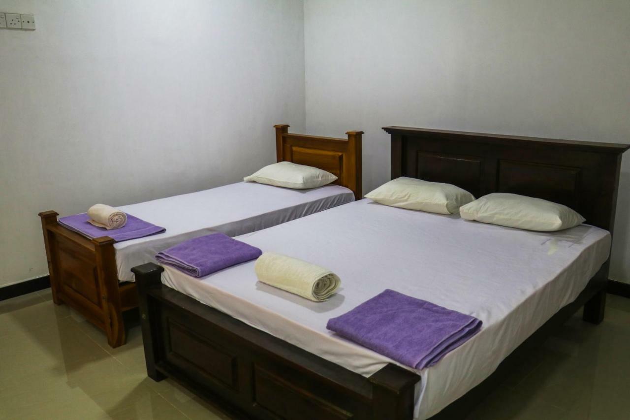 Deshani Holiday Inn Дамбулла Экстерьер фото